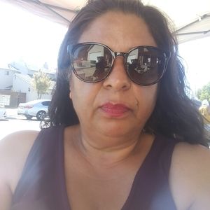 Meet your Posher, Mona